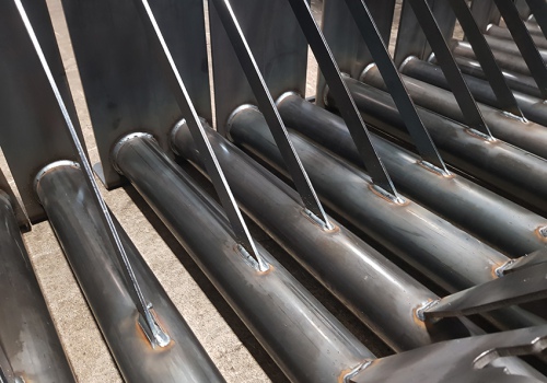 Ritinėlių atramų suvirinimo robotas