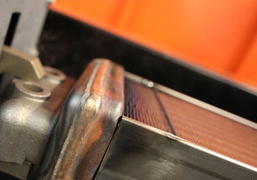 Radiatorių litavimo robotas