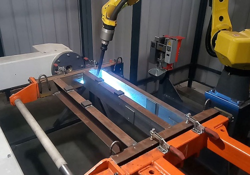 Lifto pagrindo suvirinimo robotas