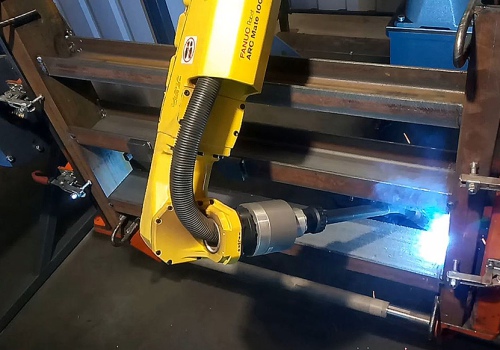 Lifto pagrindo suvirinimo robotas