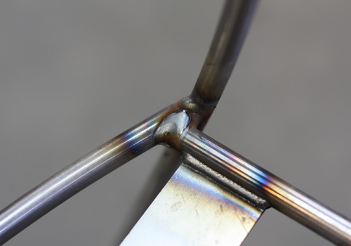 Biuro kėdžių suvirinimo robotas