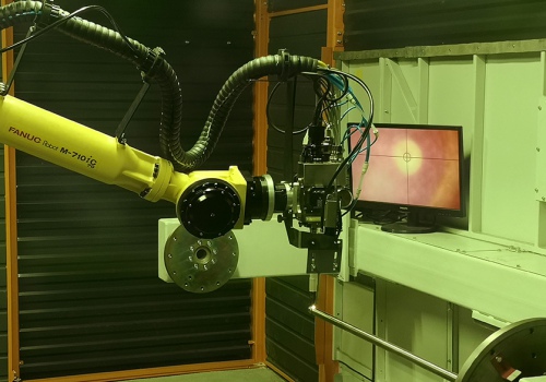 Lazerinio suvirinimo su priedu robotas