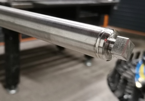 Lazerinio suvirinimo su priedu robotas