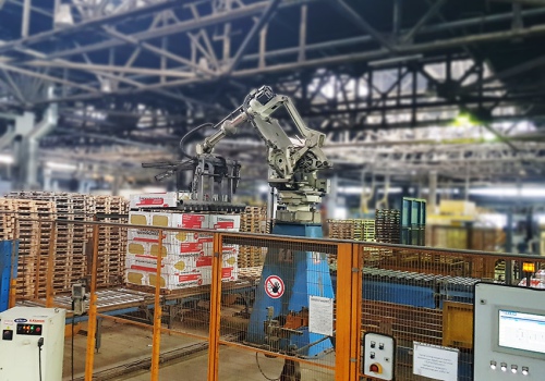 Putplasčio pakuočių iškrovimo robotas