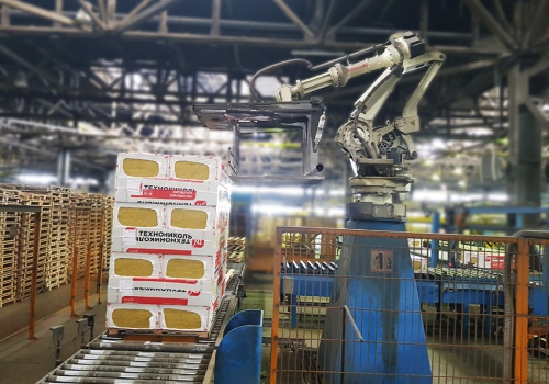 Putplasčio pakuočių iškrovimo robotas