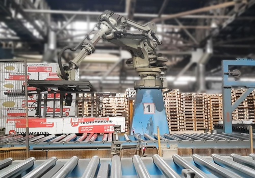 Putplasčio pakuočių iškrovimo robotas