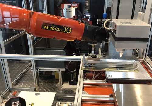 Iškrovimo ir gaminių žymėjimo robotas