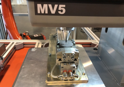 Iškrovimo ir gaminių žymėjimo robotas