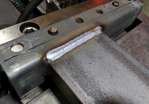 Stelažų surinkimo ir suvirinimo robotai