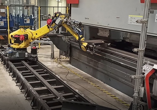 Lakštų lankstymo staklių pakrovimo robotas