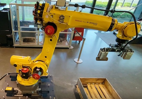 Srieginių gaminių iškrovimo robotas