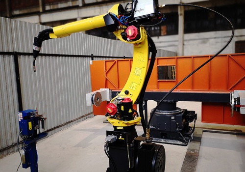 Universalus suvirinimo robotas