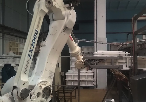 Sūrio formų pakrovimo robotas