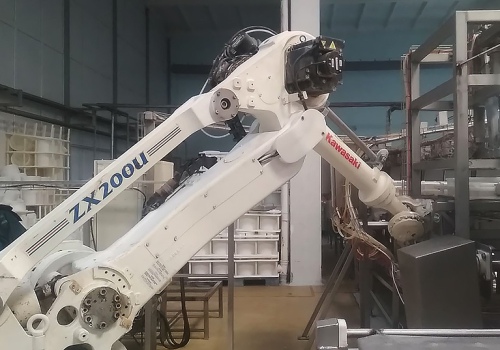 Sūrio formų pakrovimo robotas