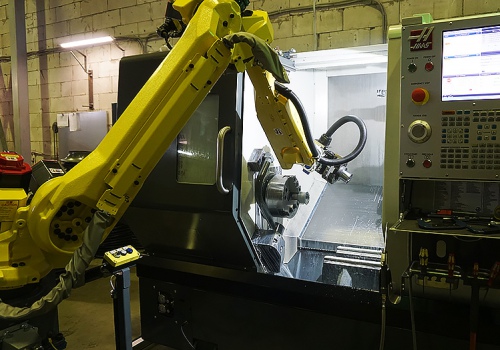 Mechaninio apdirbimo centro pakrovimo robotas