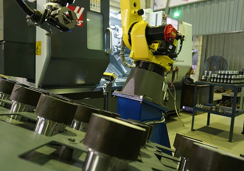 Mechaninio apdirbimo centro pakrovimo robotas