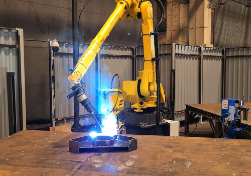 Adaptatyvaus universalaus suvirinimo robotas