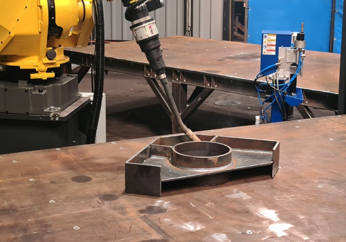 Adaptatyvaus universalaus suvirinimo robotas