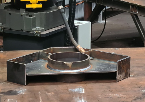 Adaptatyvaus universalaus suvirinimo robotas