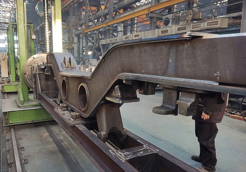 Dyzelinio lokomotyvo vežimėlio rėmo suvirinimo robotas