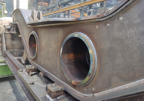 Dyzelinio lokomotyvo vežimėlio rėmo suvirinimo robotas