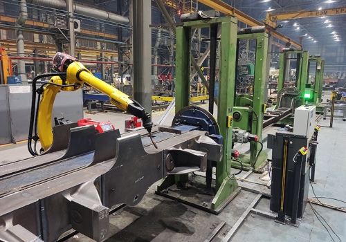 Dyzelinio lokomotyvo vežimėlio rėmo suvirinimo robotas