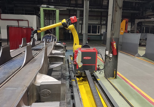 Dyzelinio lokomotyvo vežimėlio rėmo suvirinimo robotas