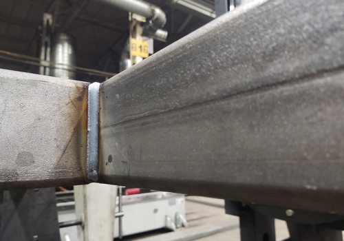 Kultivatorių rėmų suvirinimo robotas