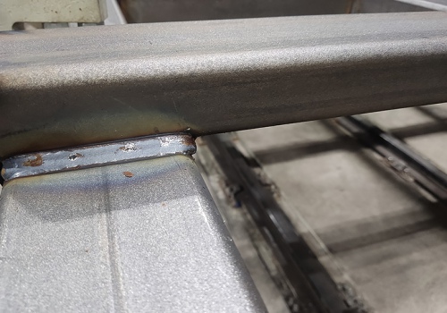 Kultivatorių rėmų suvirinimo robotas