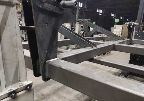 Kultivatorių rėmų suvirinimo robotas