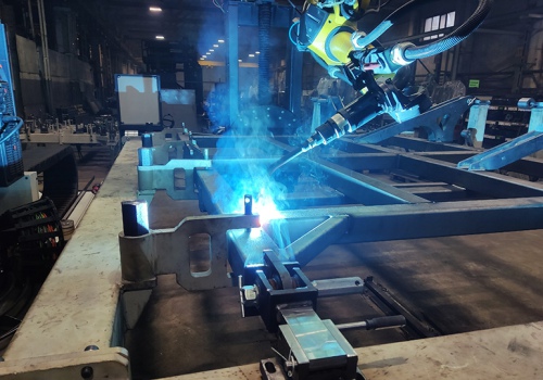 Kultivatorių rėmų suvirinimo robotas