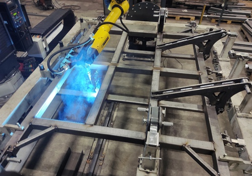 Kultivatorių rėmų suvirinimo robotas