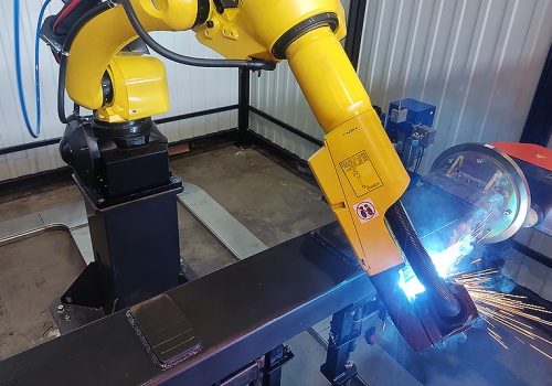 Grūdų sėjamosios vilkties suvirinimo robotas