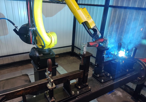 Grūdų sėjamosios vilkties suvirinimo robotas