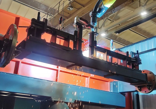 Grūdų sėjamosios vilkties suvirinimo robotas