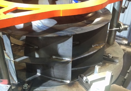 Ventiliatorių ratų suvirinimo robotas