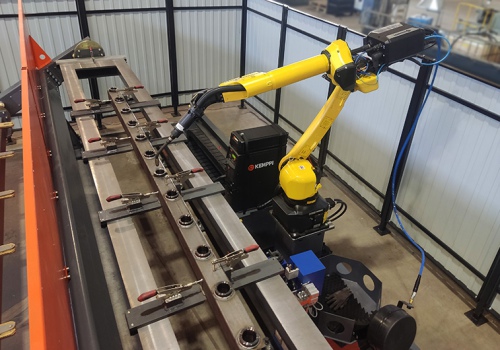 Žemės ūkio technikos elementų suvirinimo robotas