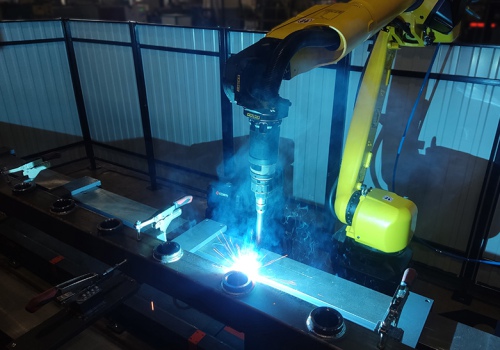 Žemės ūkio technikos elementų suvirinimo robotas