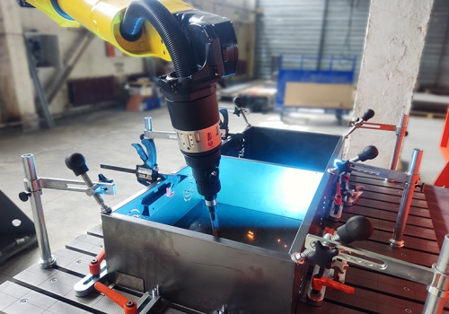 Spintų ir durų suvirinimo robotas