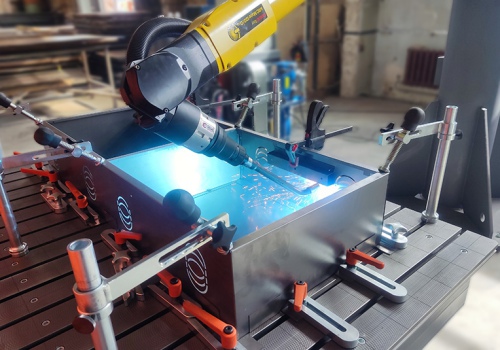 Spintų ir durų suvirinimo robotas