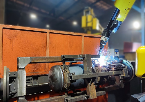 Kompresoriaus resiverio suvirinimo robotas