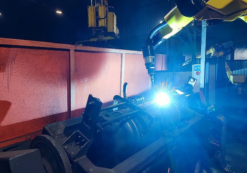 Kompresoriaus resiverio suvirinimo robotas