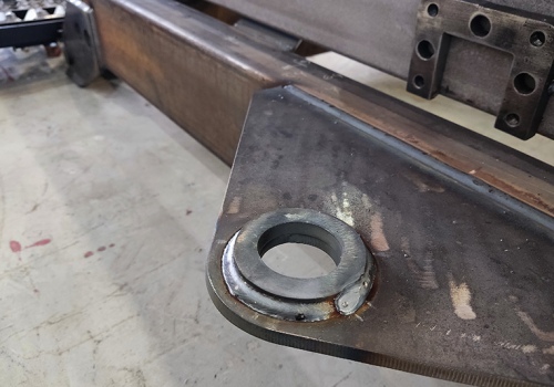 Priekabos rėmo suvirinimo robotas