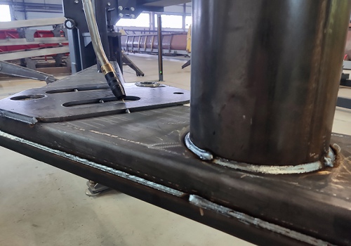 Ekskavatoriaus strėlės suvirinimo robotas