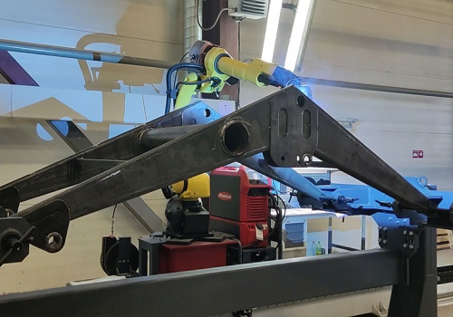 Ekskavatoriaus strėlės suvirinimo robotas