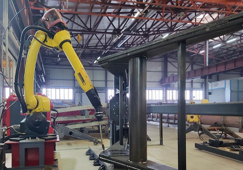 Ekskavatoriaus strėlės suvirinimo robotas