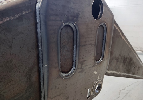 Ekskavatoriaus strėlės suvirinimo robotas