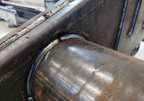 Ekskavatoriaus strėlės suvirinimo robotas