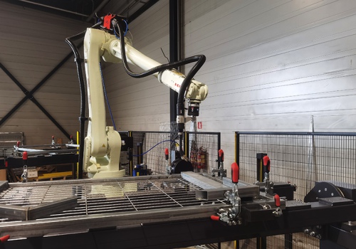 Užtvarų suvirinimo robotas