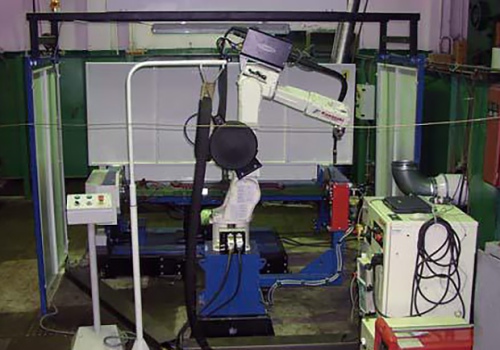 Traktorių traukių suvirinimo robotas